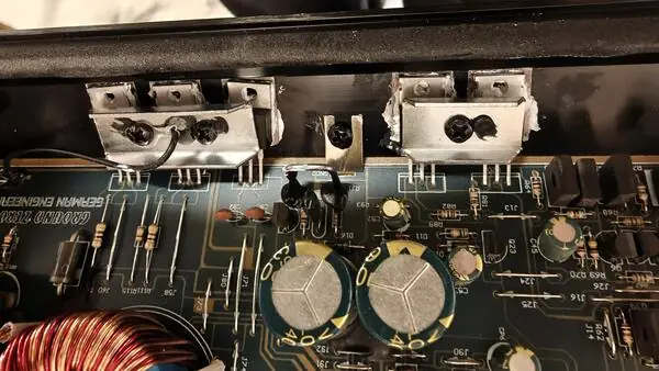 Ground Zero GZFA 1.550D – Vibrationsskadat, reflow på lödningar