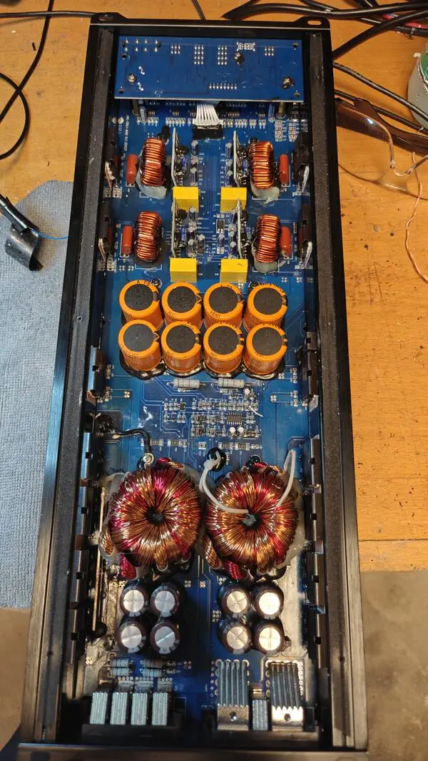 Deaf Bonce Hannibal AHL-300.4 kortslutet - Totalrenoverad PSU, MOSFET på en kanal och Bootstrap