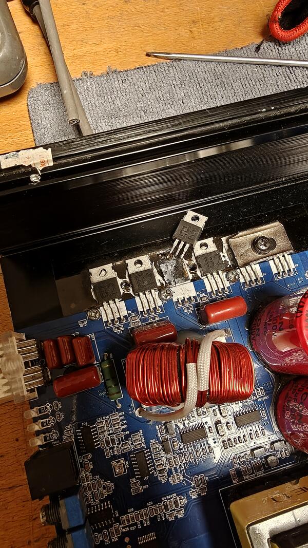 Class D SE2000.1DF slutsteg renoverat i Kumla Örebro