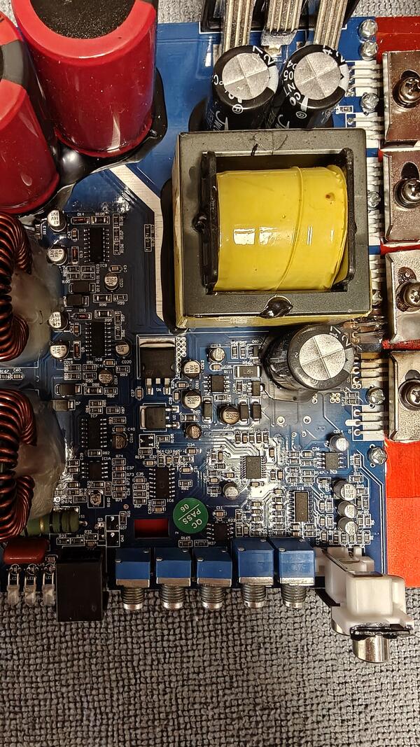 Class D SE2100.1DF slutsteg renoverat i Kumla Örebro